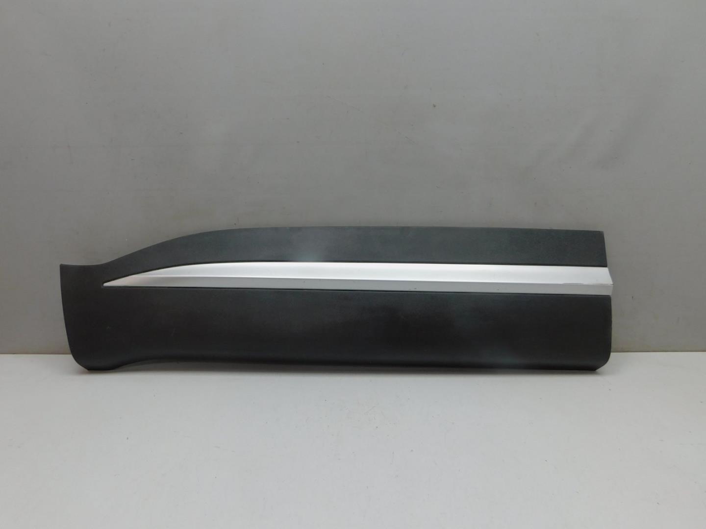 Накладка двери передней левой