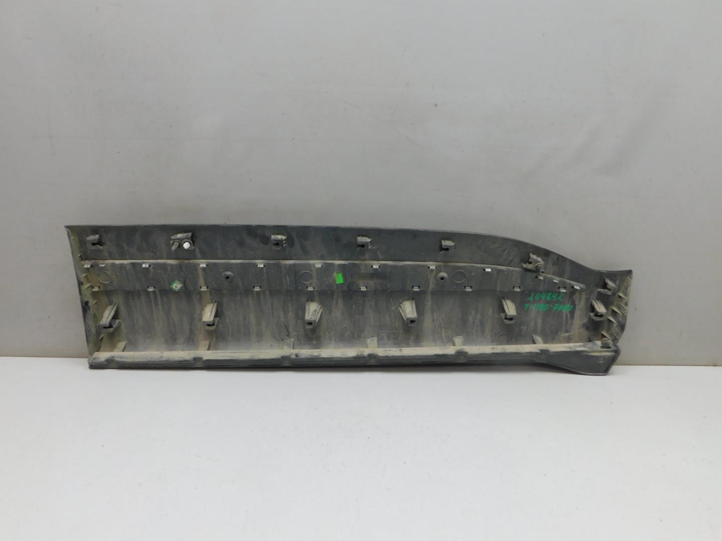 Накладка двери передней левой