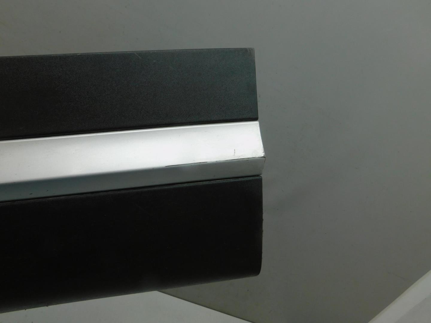 Накладка двери передней левой