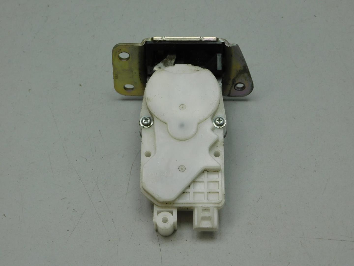 Замок багажника