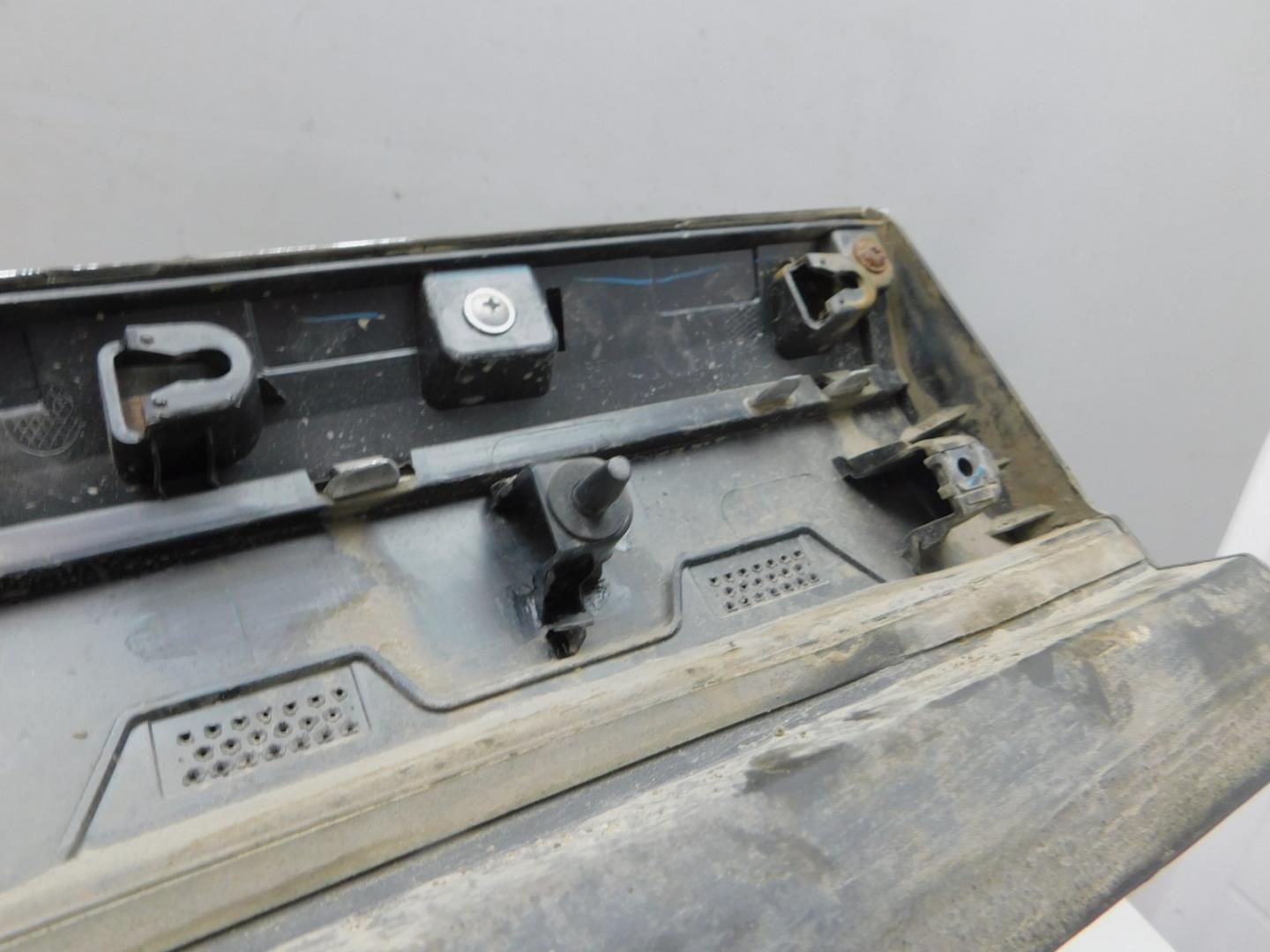 Накладка двери передней правой