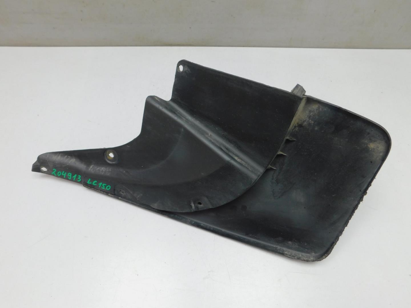 Брызговик задний правый