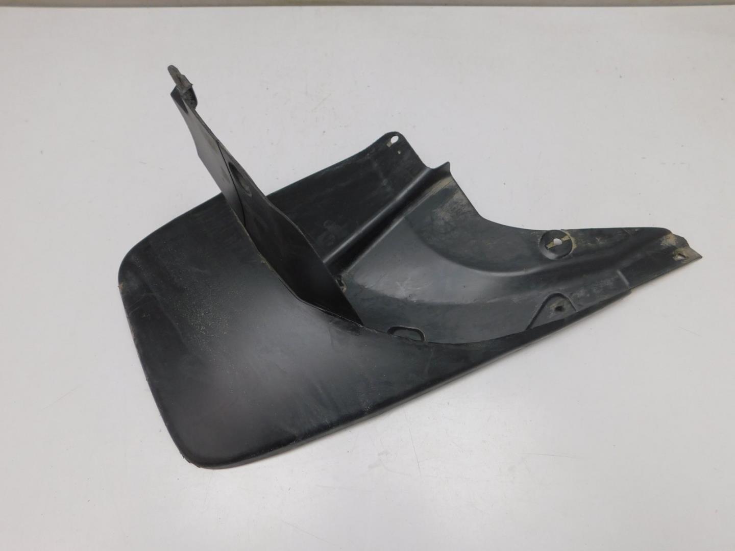 Брызговик задний правый