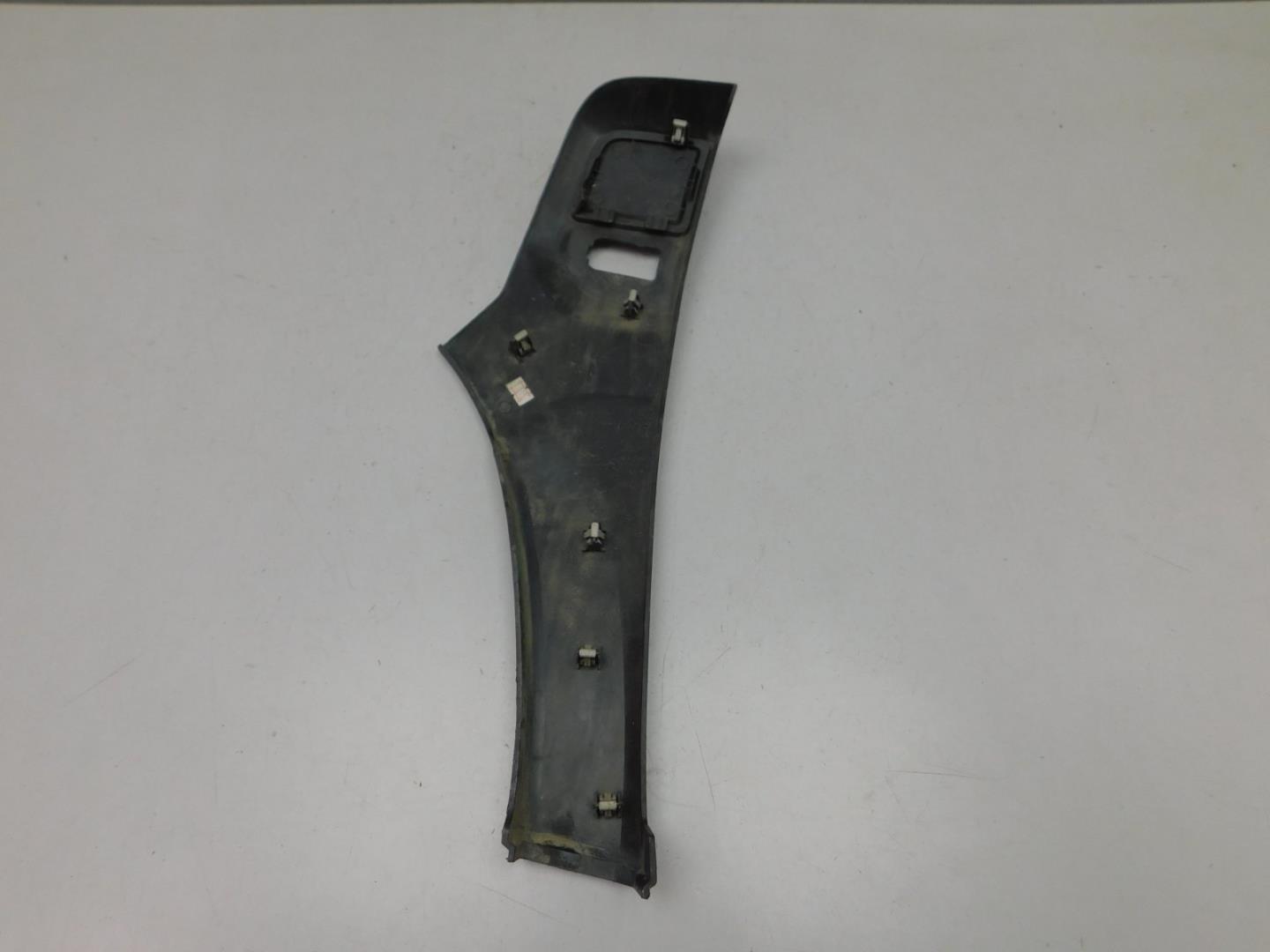 Накладка переднего крыла правого