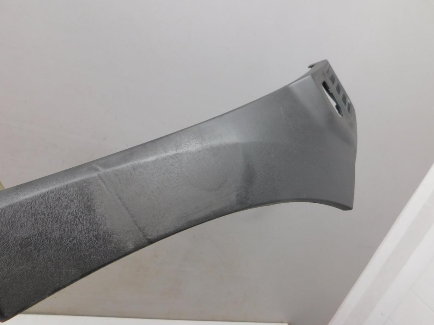 Накладка переднего крыла правого