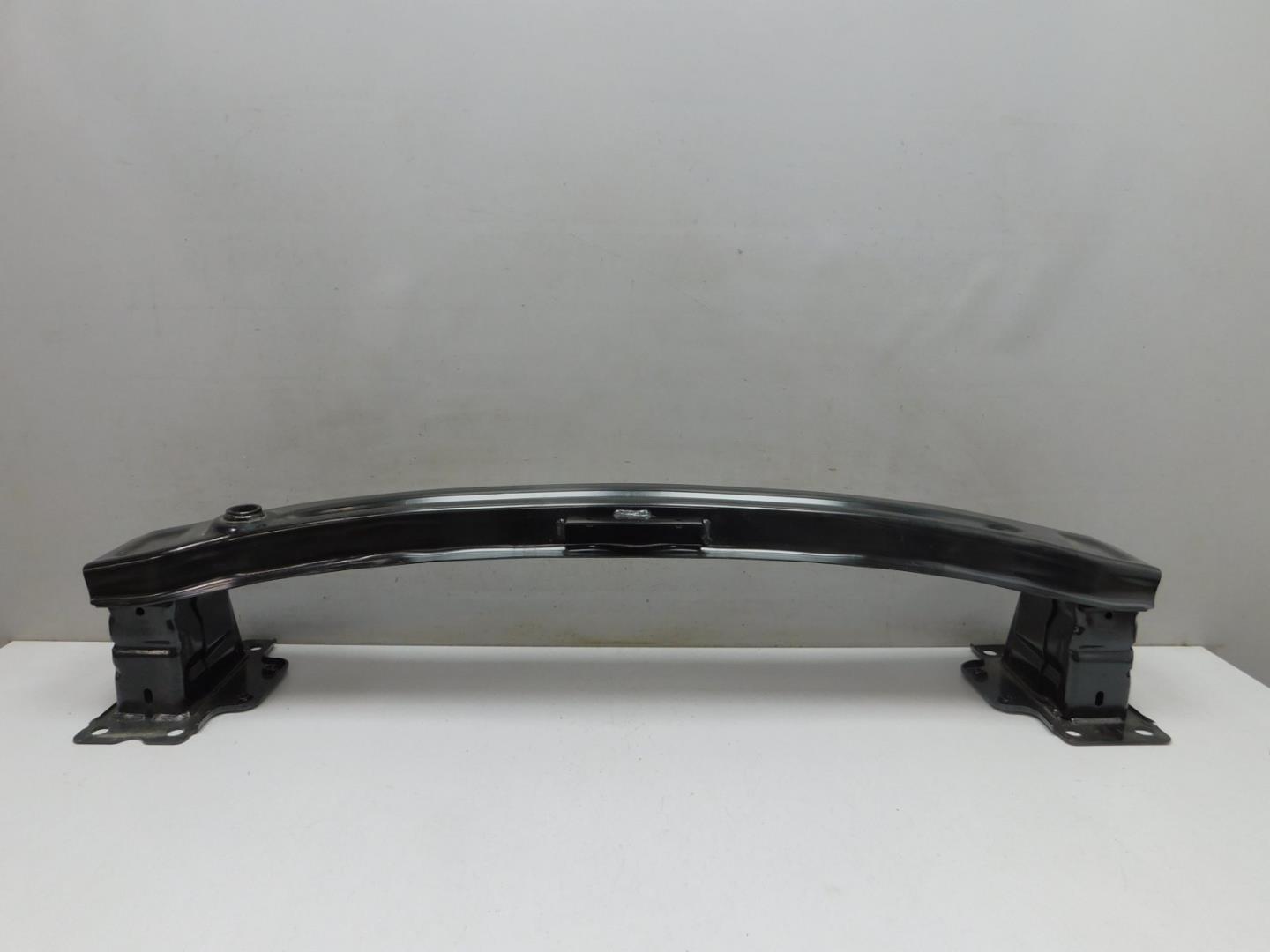 Усилитель переднего бампера