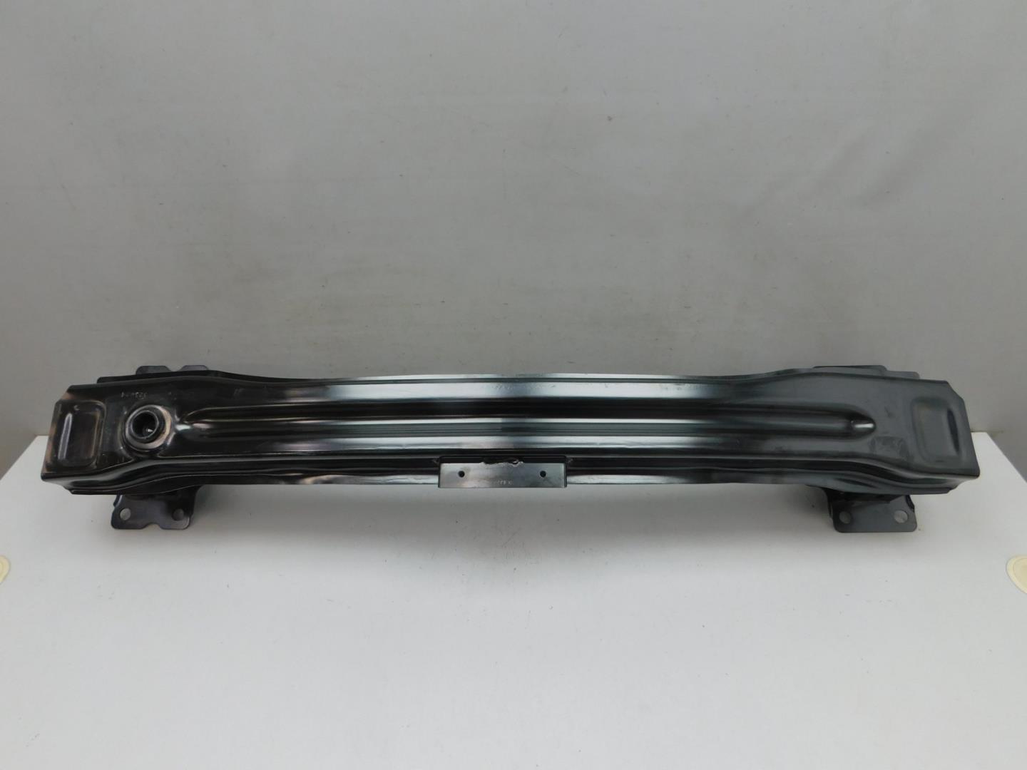 Усилитель переднего бампера