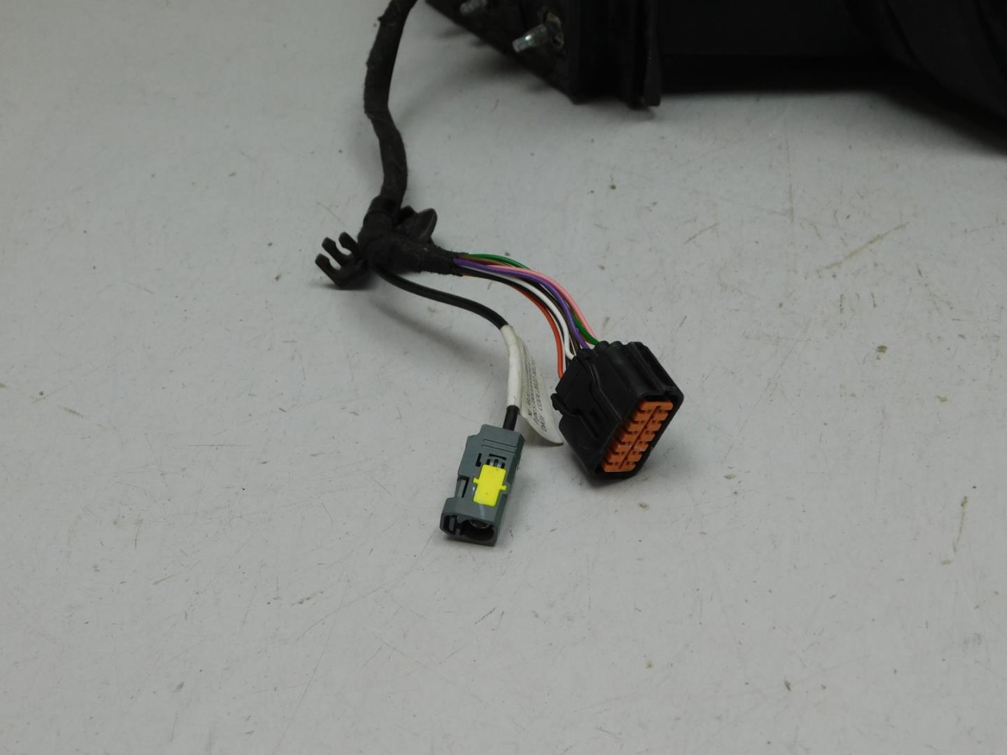 Зеркало правое электрическое