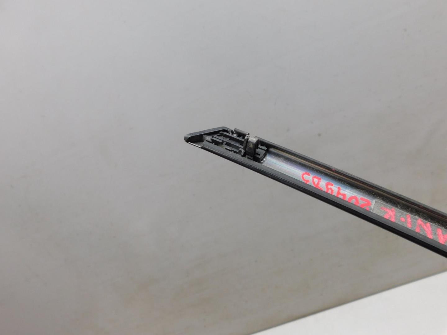 Молдинг задней левой двери