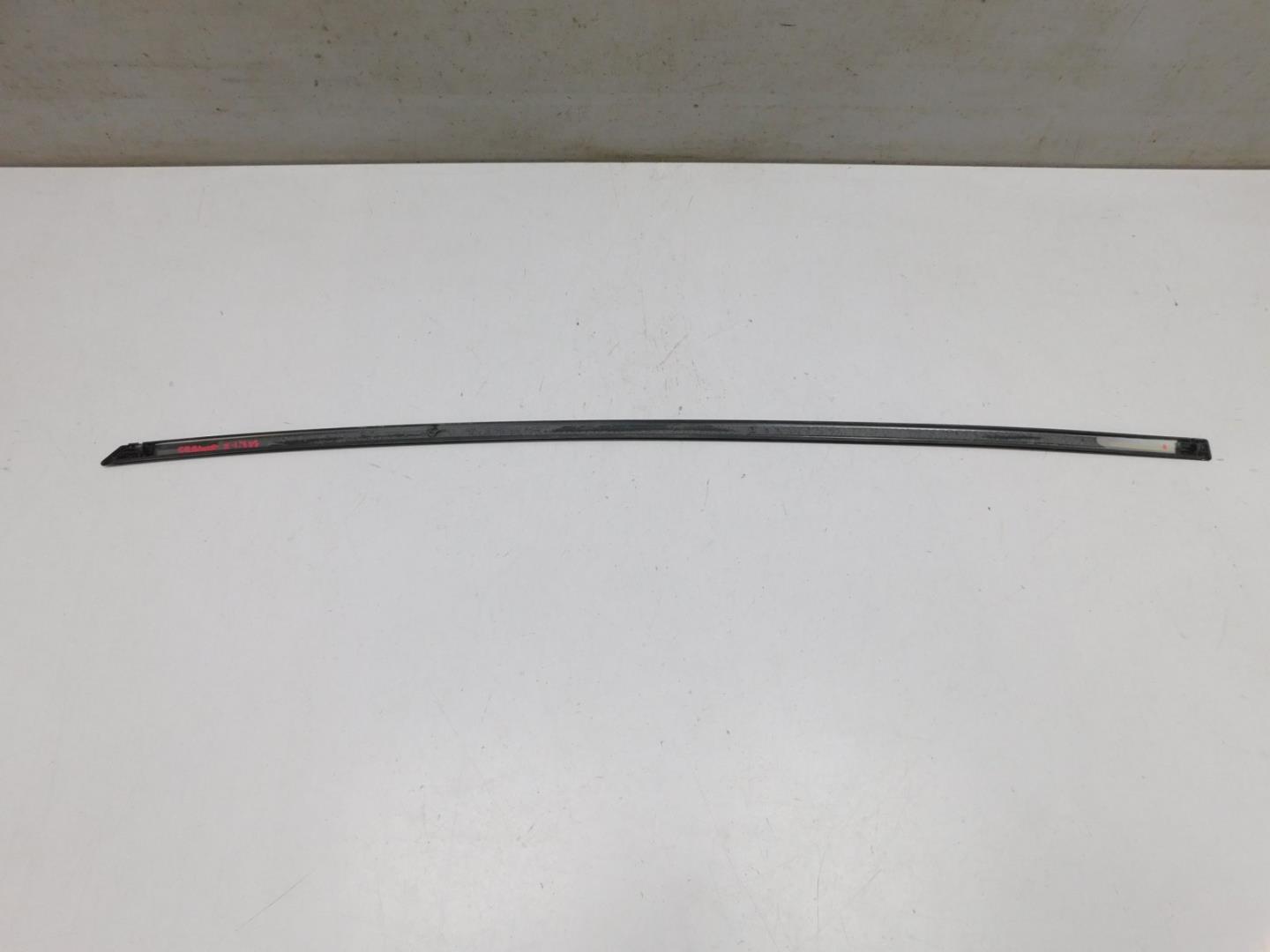 Молдинг задней левой двери