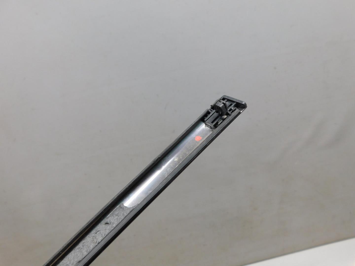 Молдинг задней левой двери