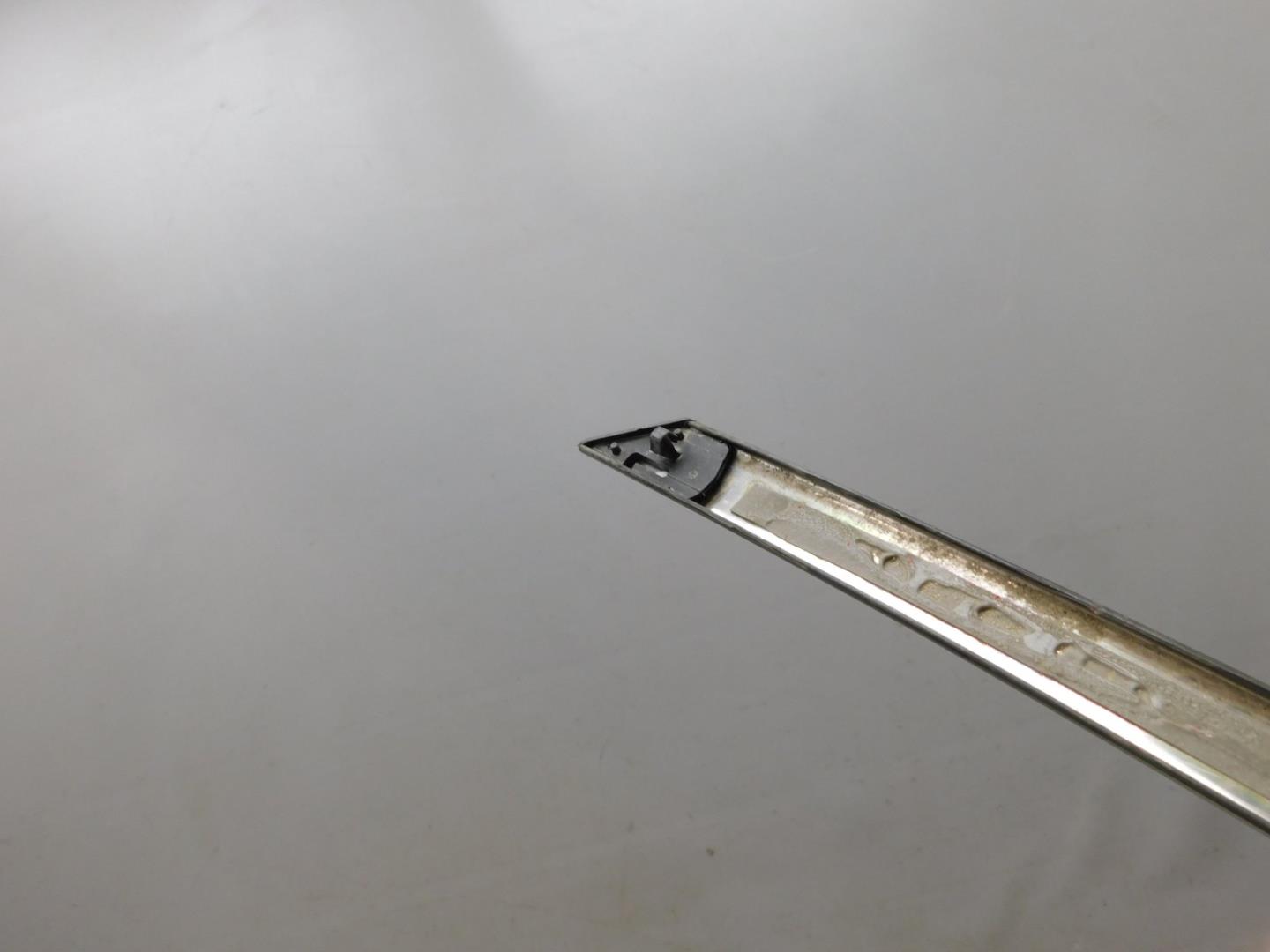 Молдинг передней правой двери