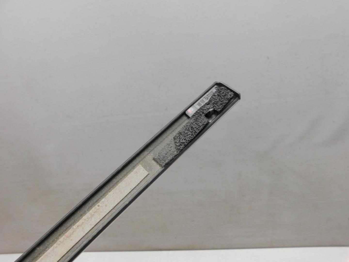 Молдинг задней левой двери