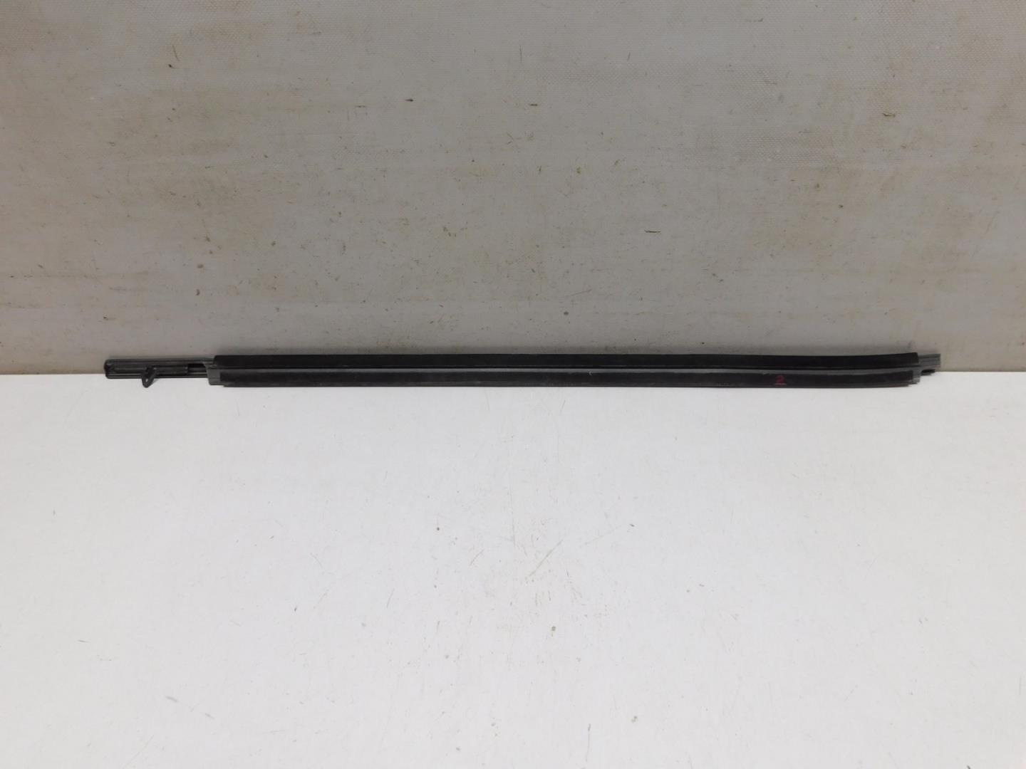 Накладка стекла заднего правого