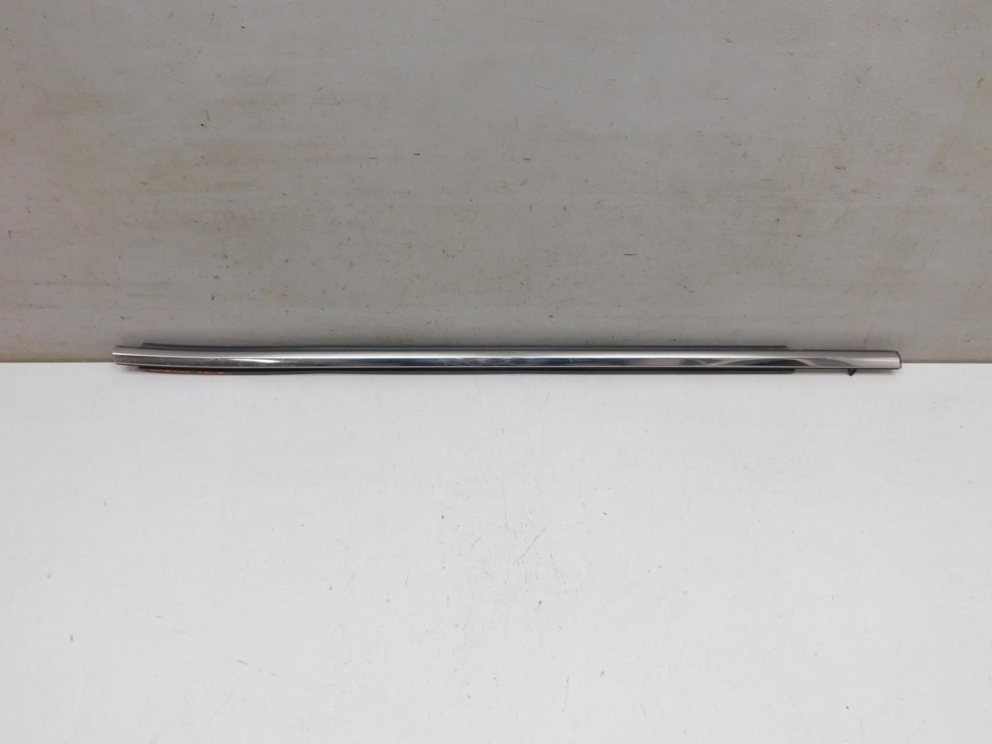 Накладка стекла заднего правого