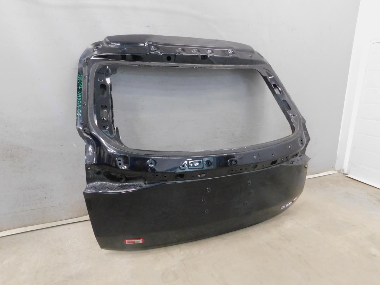 Дверь багажника