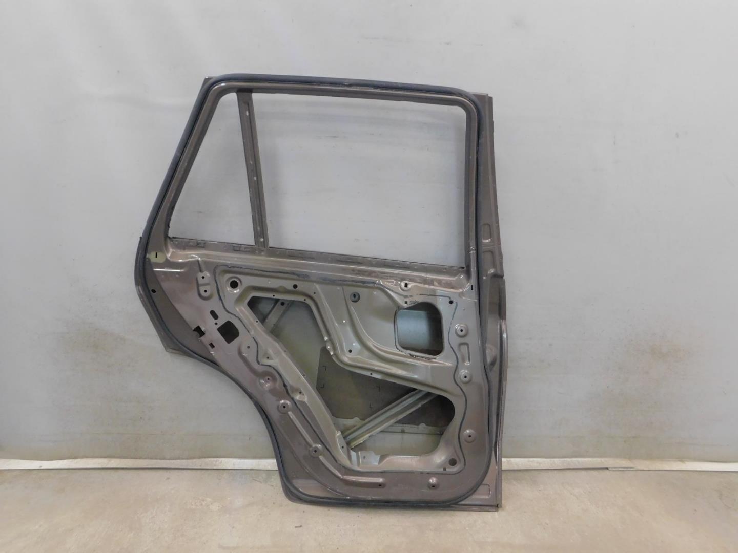 Дверь задняя левая