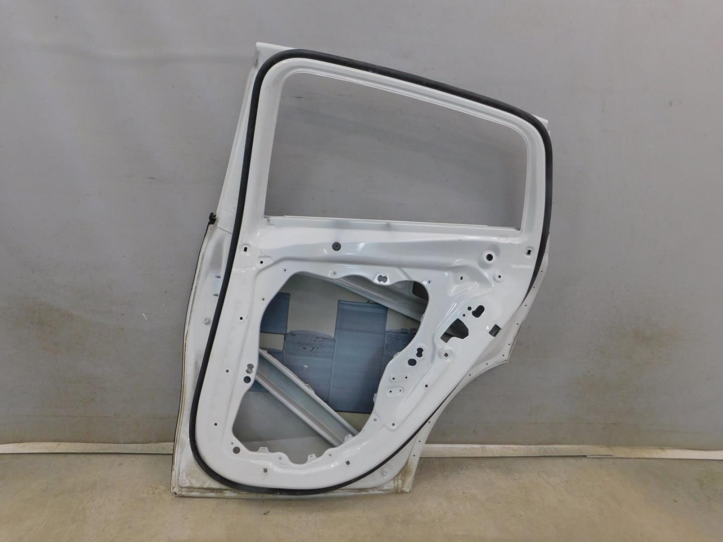 Дверь задняя правая