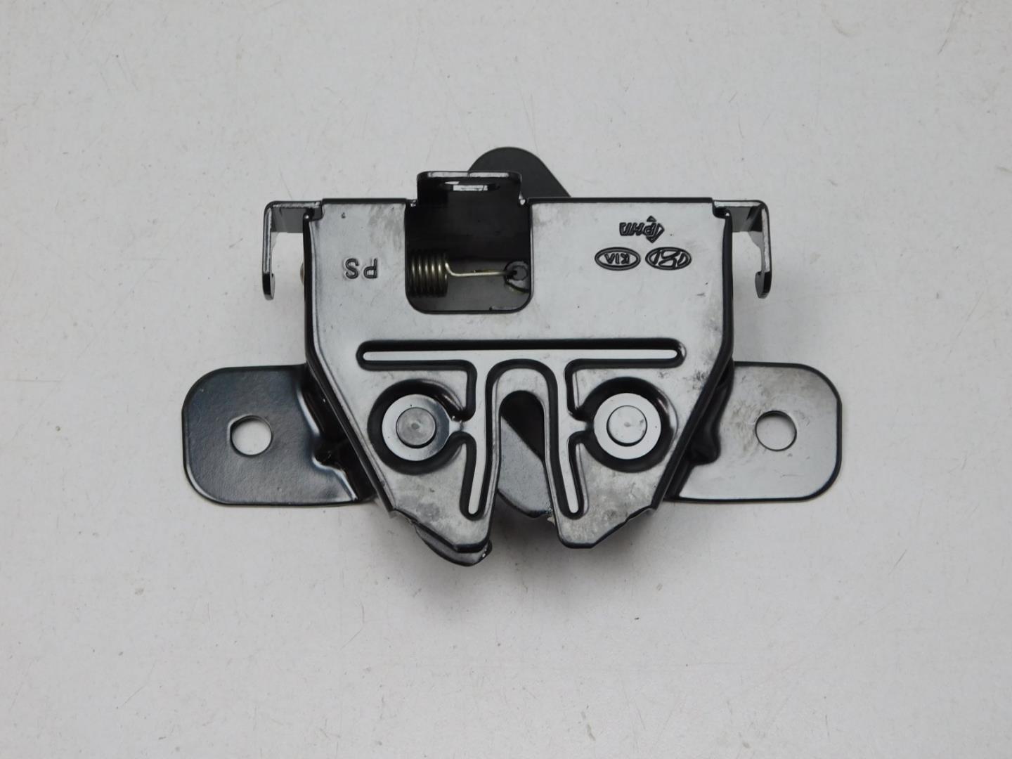 Замок капота