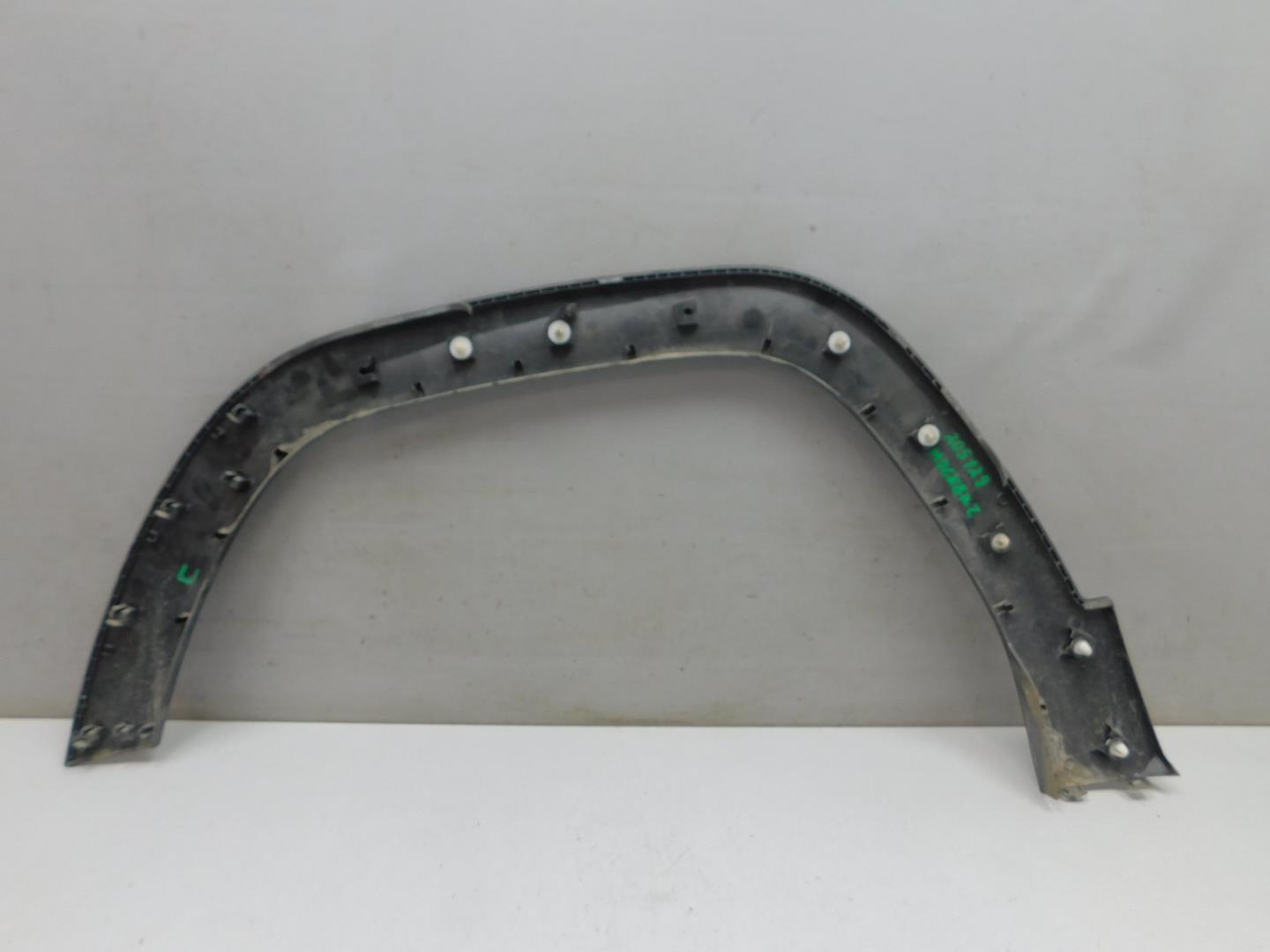 Накладка переднего крыла правого