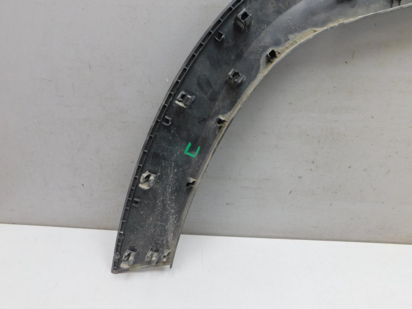 Накладка переднего крыла правого