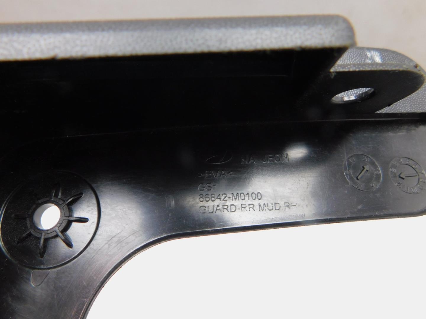 Брызговик задний правый