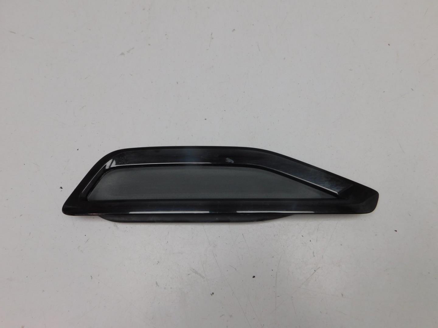 Накладка крыла переднего левого