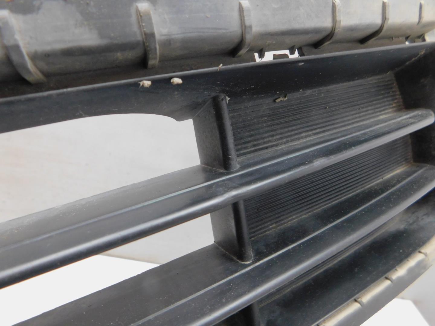 Решетка в бампер центральная