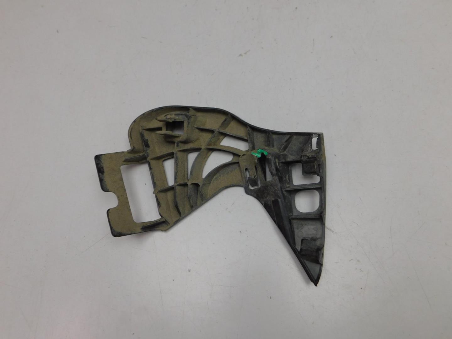 Кронштейн переднего бампера