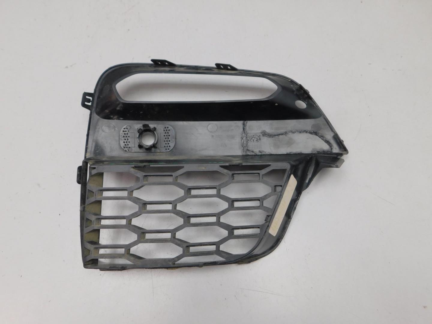 Решетка в бампер левая