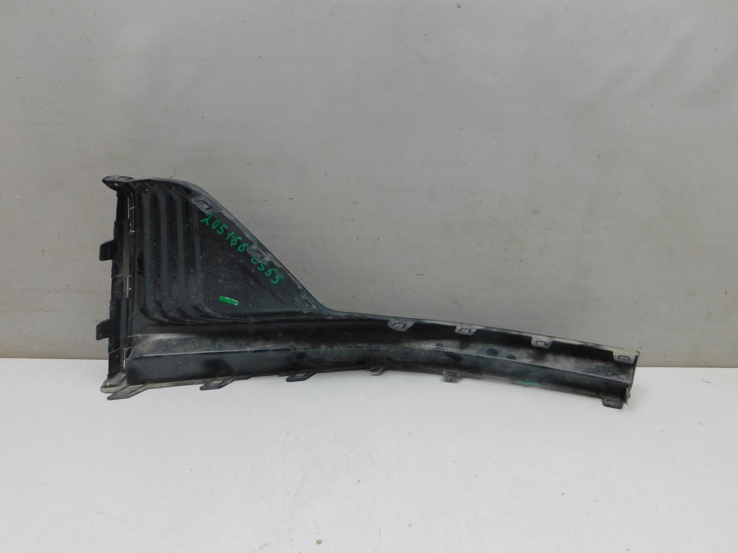 Накладка переднего бампера