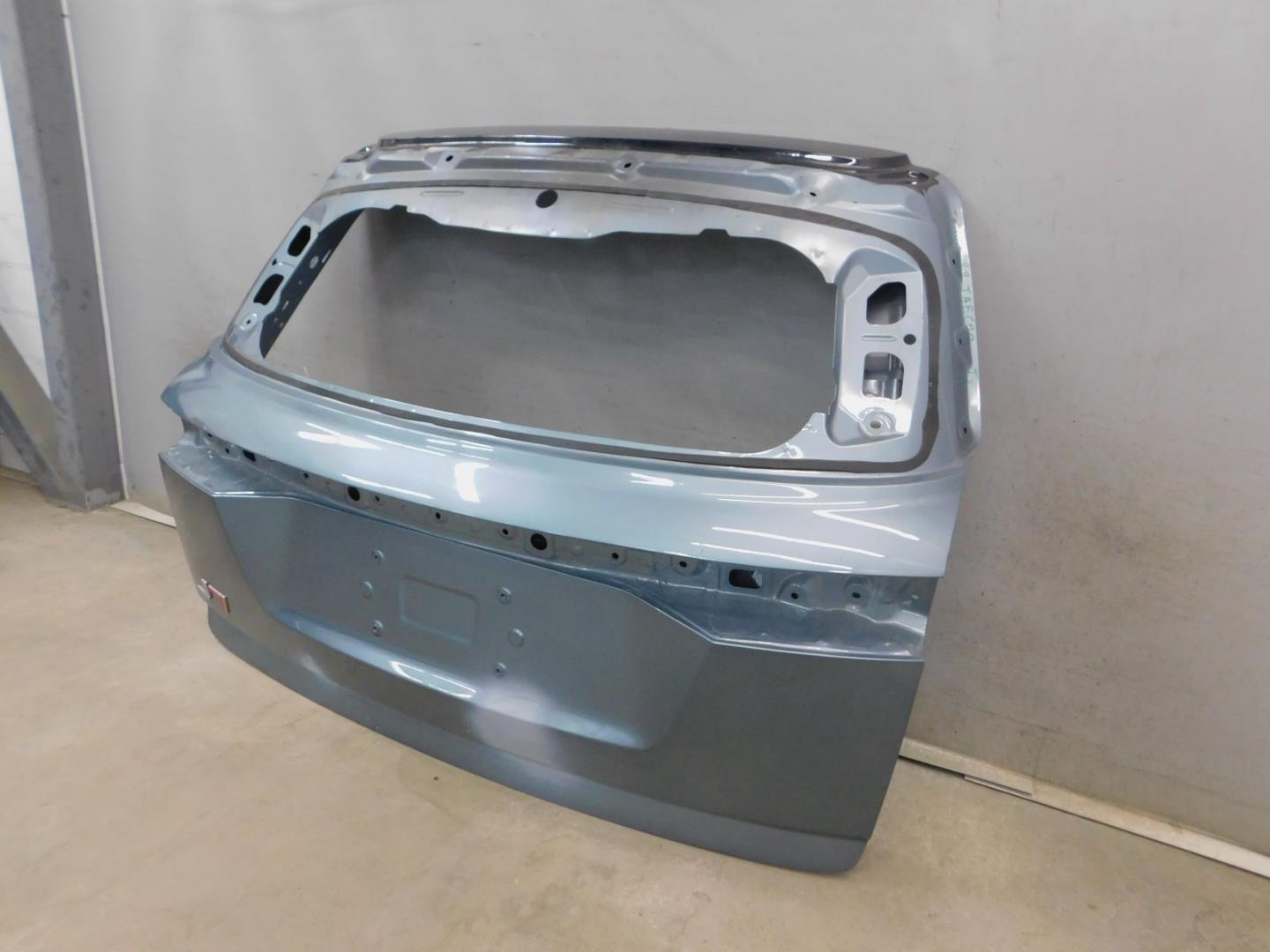 Дверь багажника