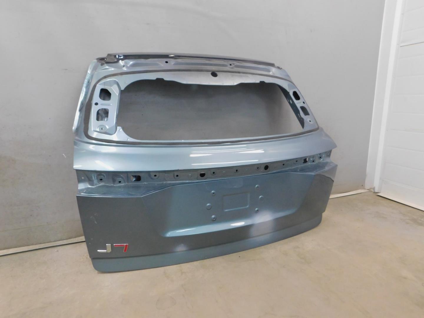 Дверь багажника