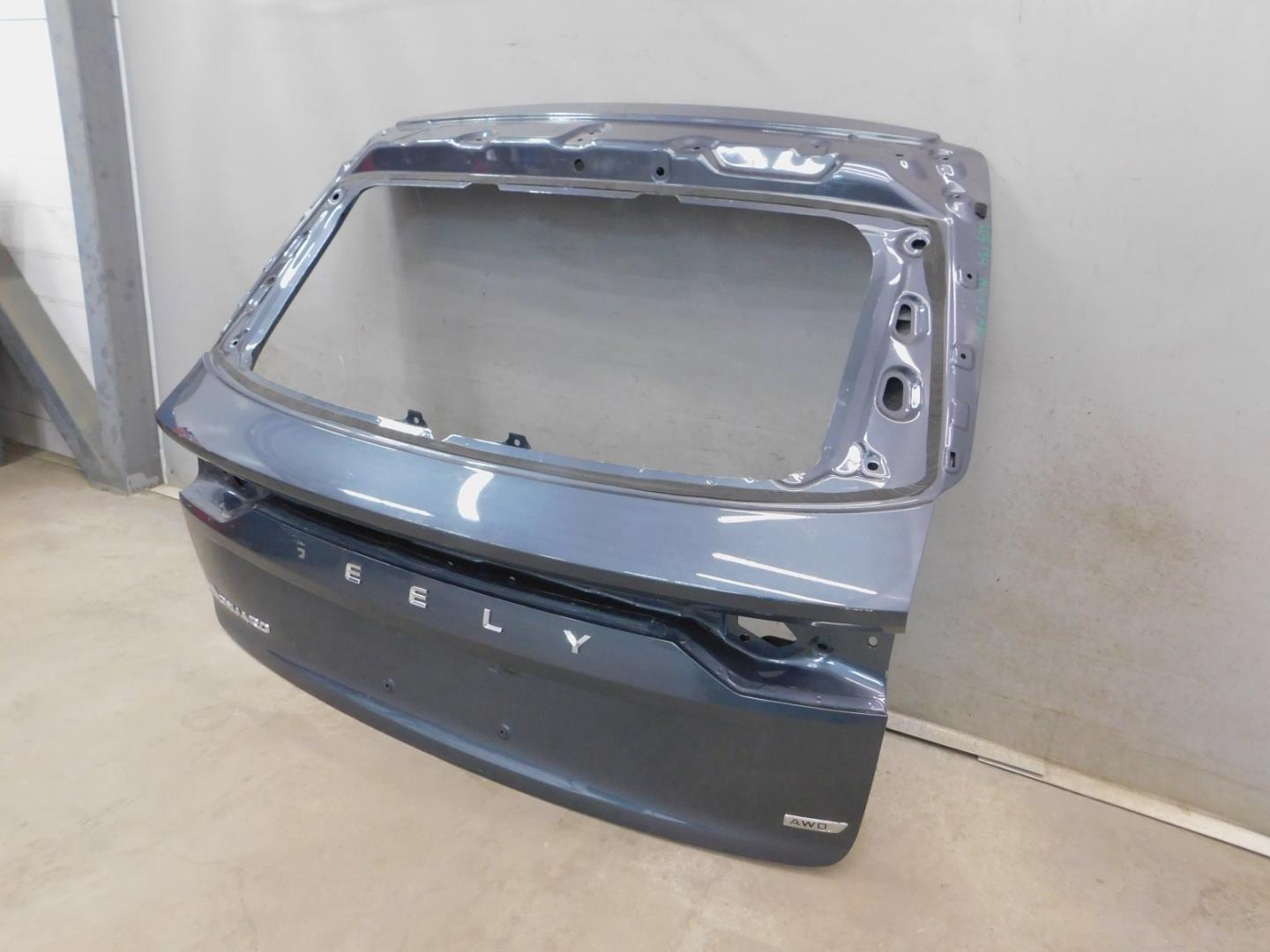 Дверь багажника