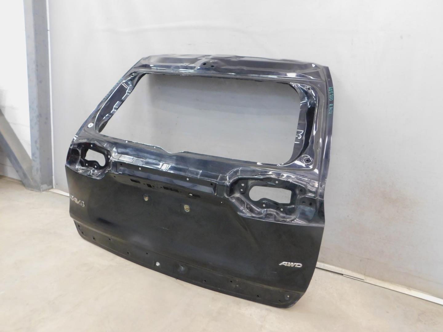 Дверь багажника