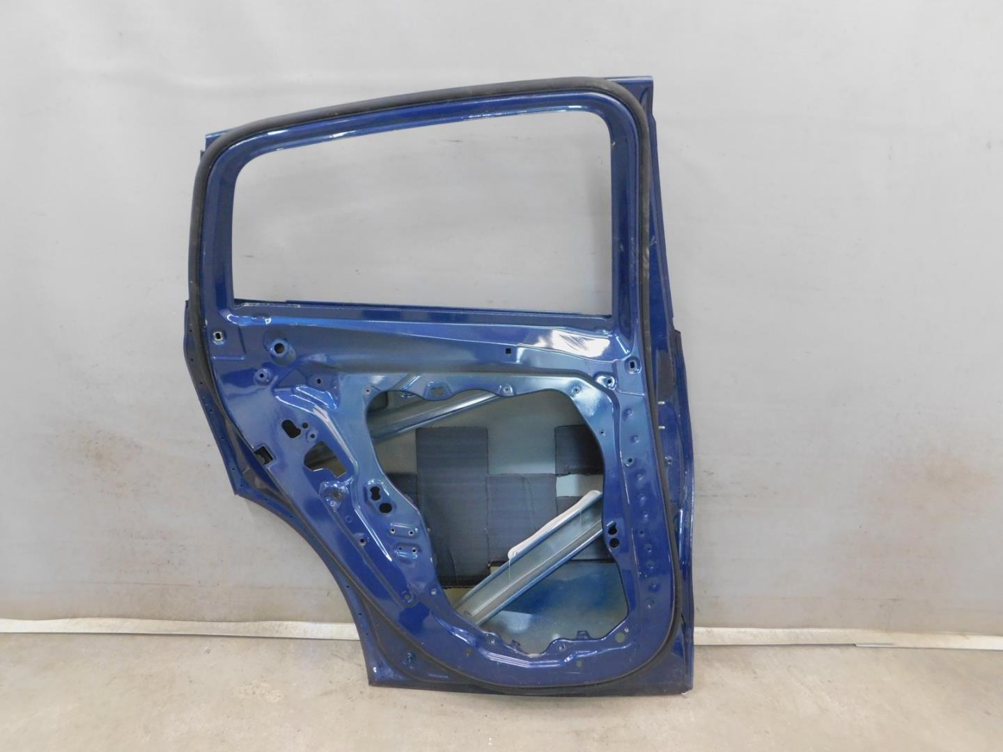 Дверь задняя левая