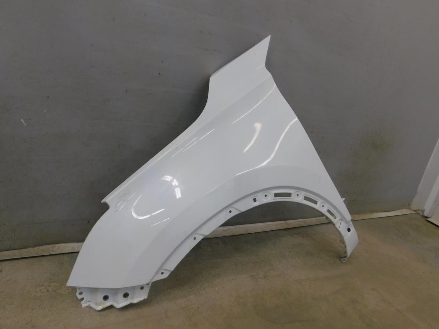 Крыло переднее левое