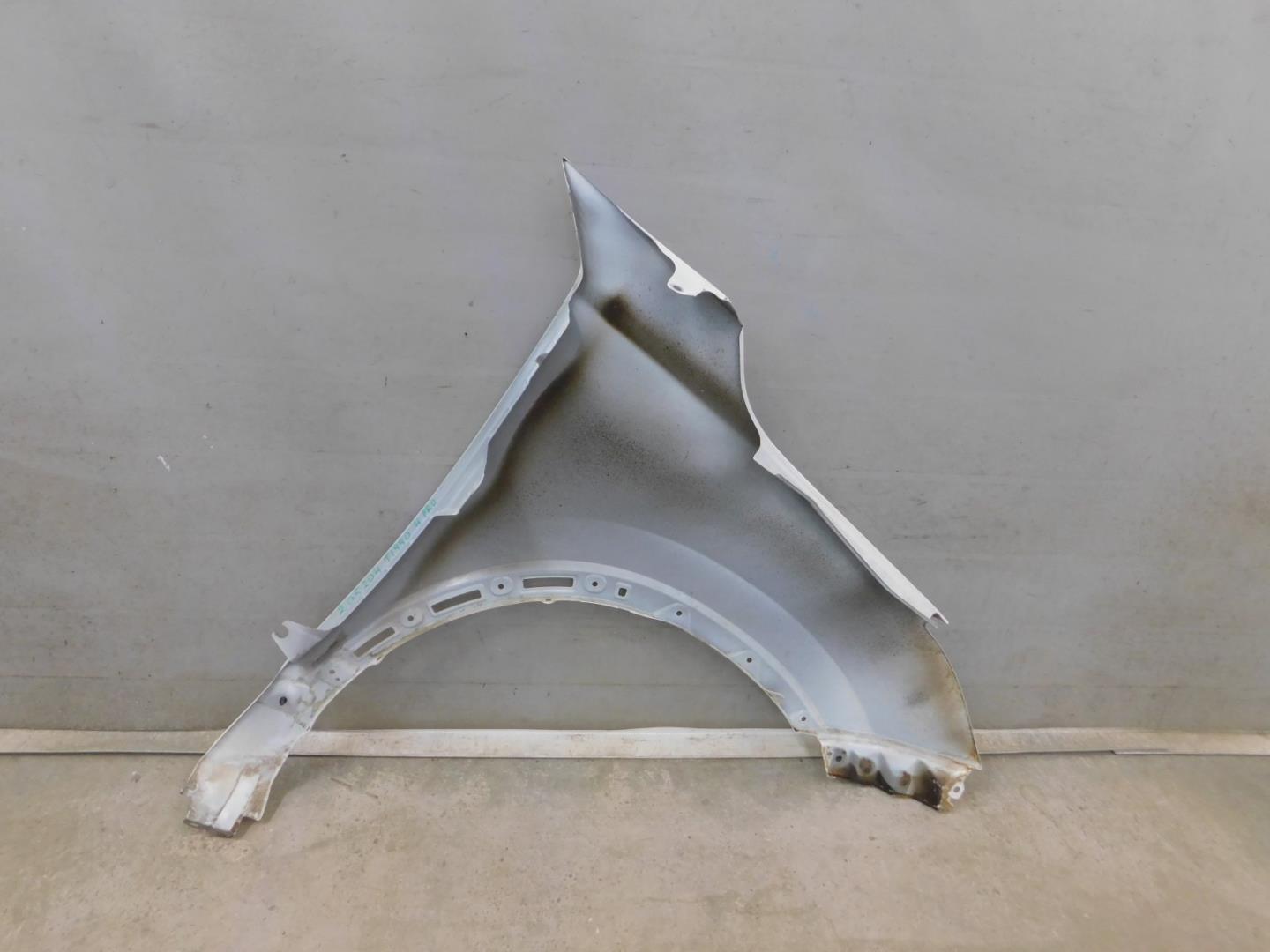 Крыло переднее левое