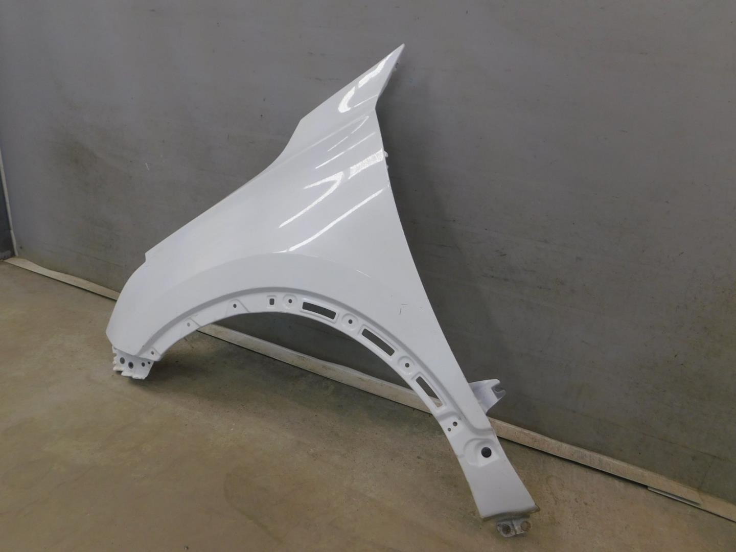 Крыло переднее левое