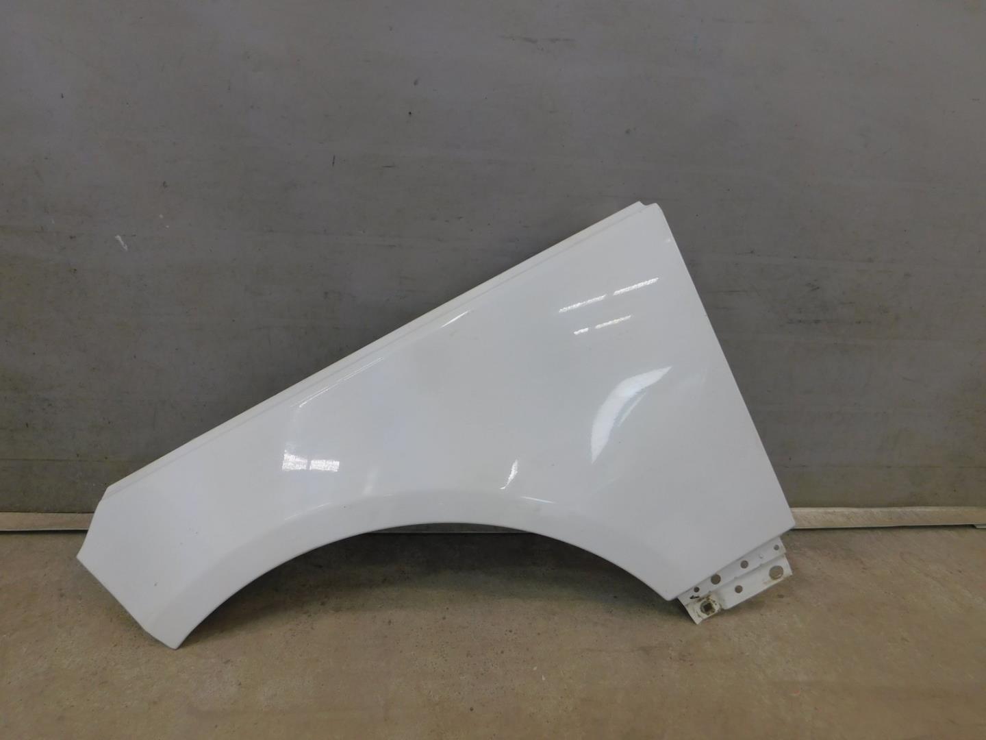 Крыло переднее левое