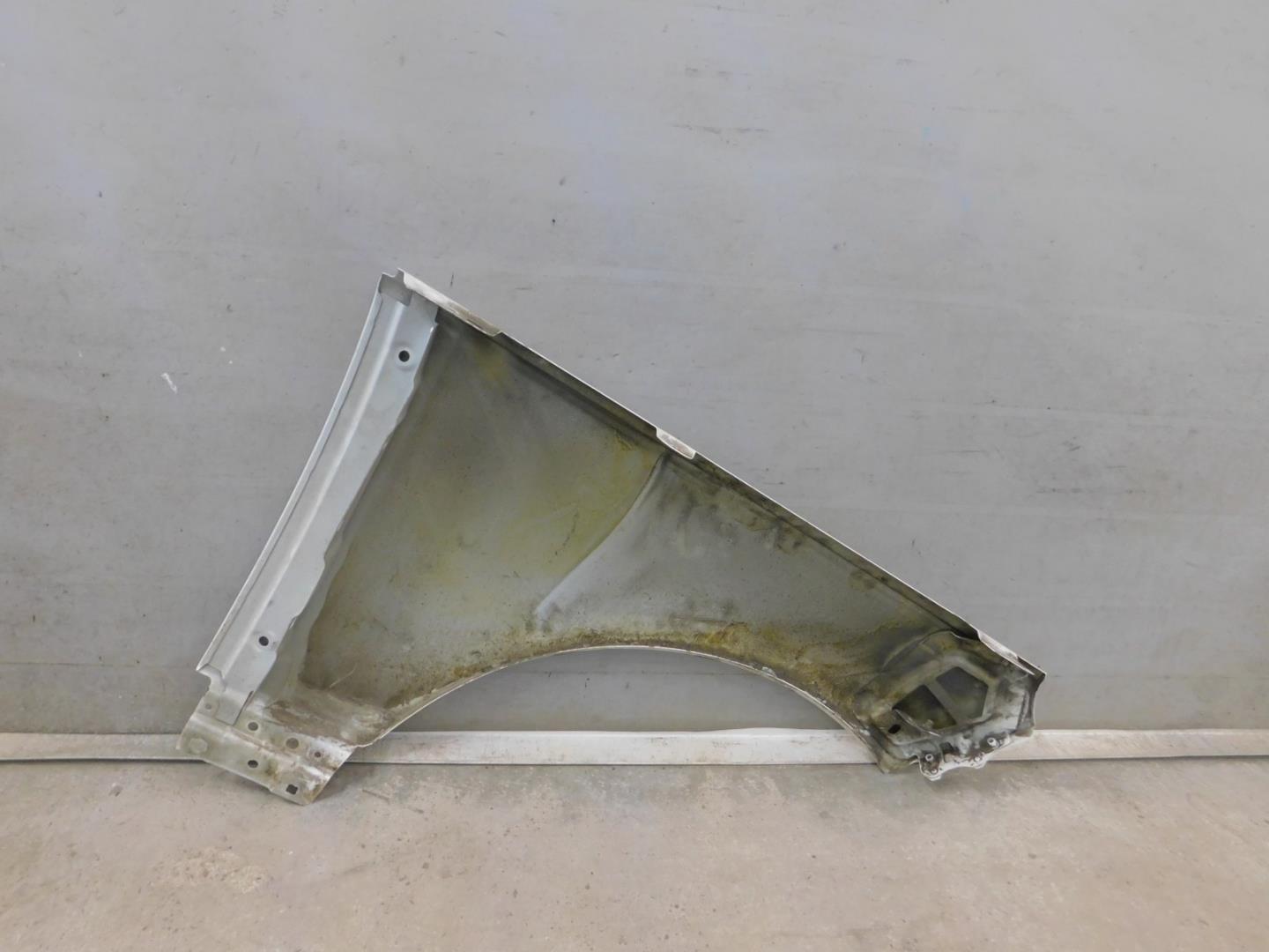 Крыло переднее левое