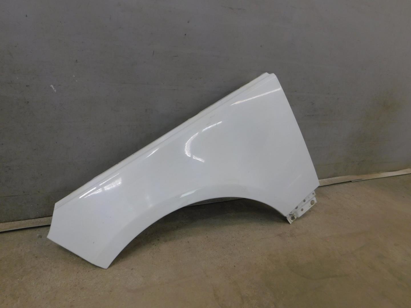 Крыло переднее левое