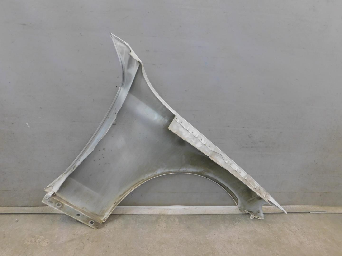 Крыло переднее левое