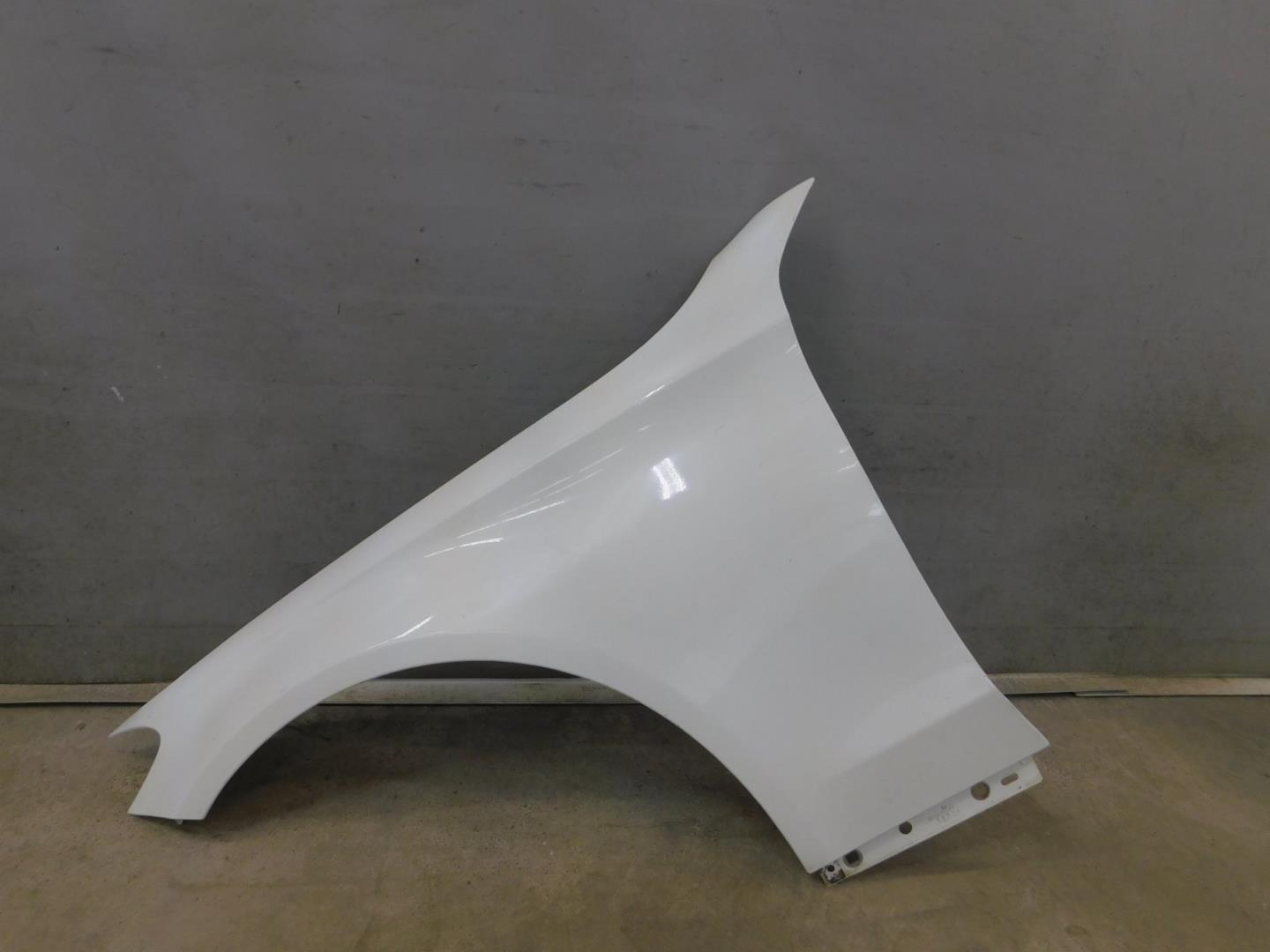 Крыло переднее левое