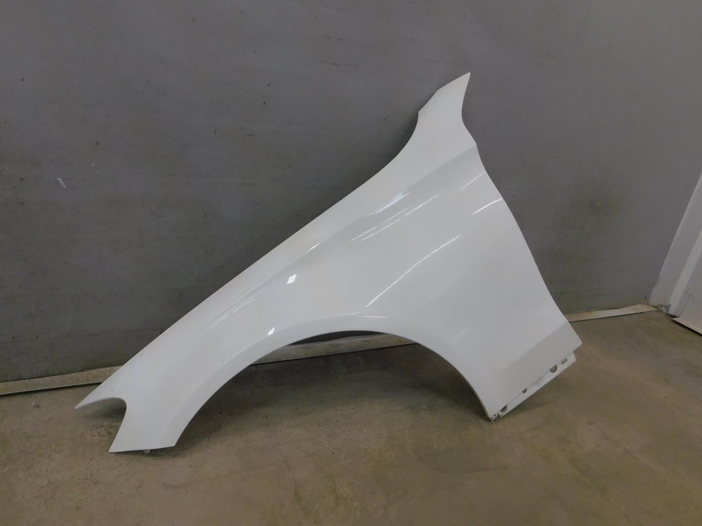 Крыло переднее левое