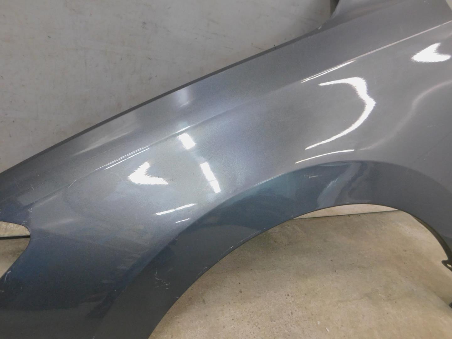 Крыло переднее левое