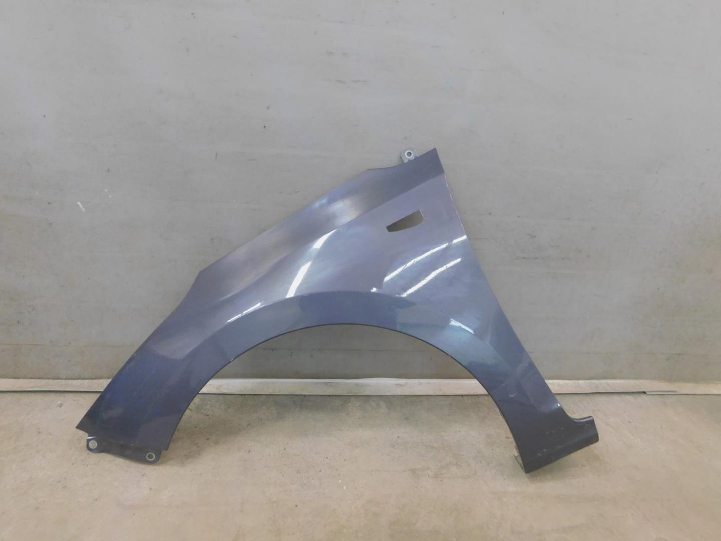 Крыло переднее левое