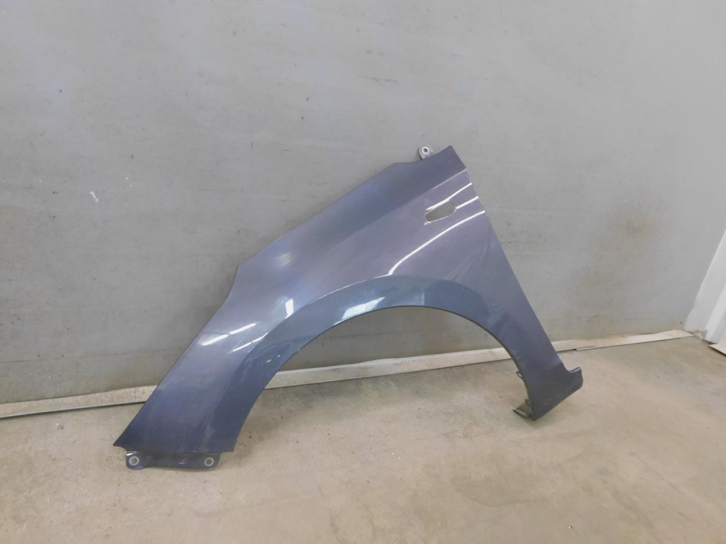 Крыло переднее левое