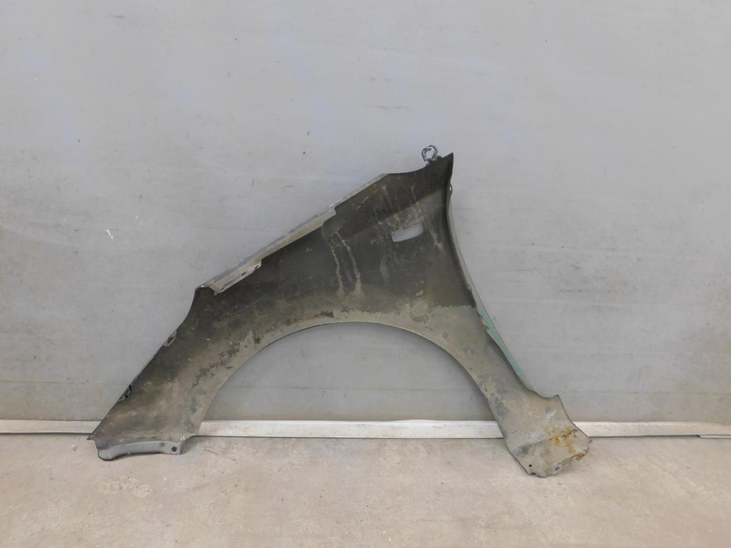 Крыло переднее правое