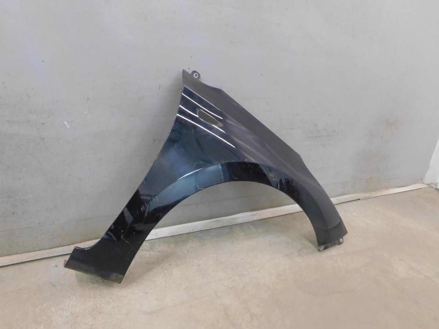 Крыло переднее правое